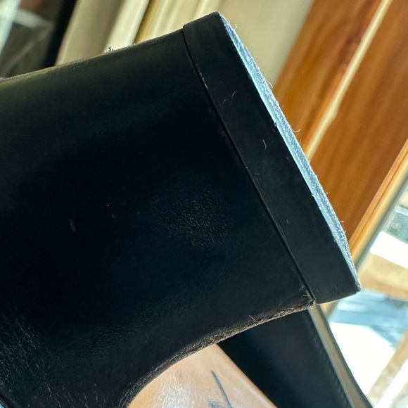 Salvatore Ferragamo Black Leather Pump Heels 8.5 narrow / 7.5 - Picture 3 of 5